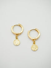 Load image into Gallery viewer, Hoop Earrings &quot;Coin&quot;
